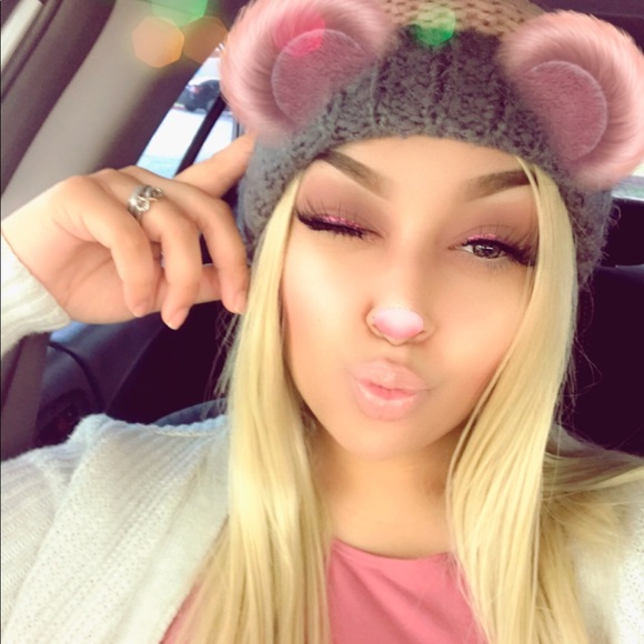 Meet your Posher, Mariah - Picture 2 of 4